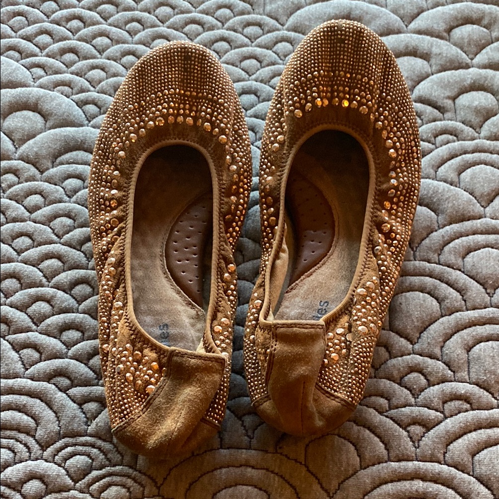 Elegant Gold Toned Tan Beaded W 6 Ballet Flats